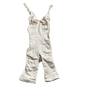 SKIMS XXS/XS sculpting bodysuit mid thigh open gusset Sand Cream NWOT MSRP $74